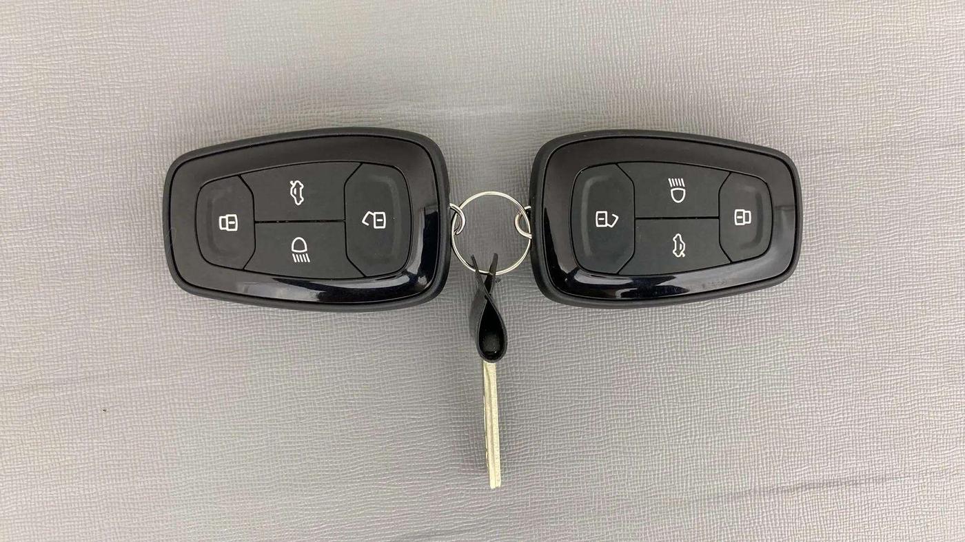 2023 Tata NEXON CREATIVE  AMT 1.2 PETROL, Petrol, Automatic, 30,844 km, Key Close Up