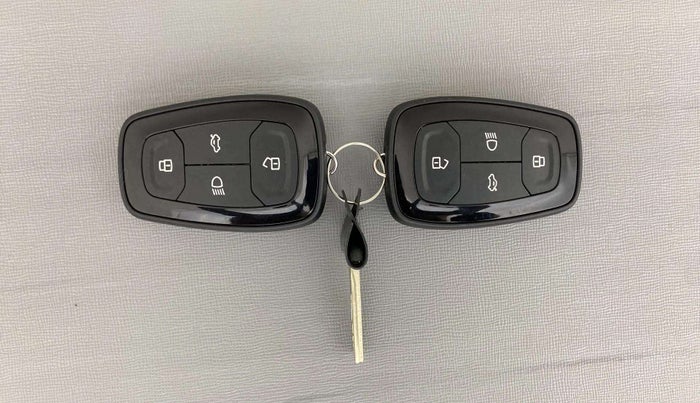 2023 Tata NEXON CREATIVE  AMT 1.2 PETROL, Petrol, Automatic, 30,844 km, Key Close Up