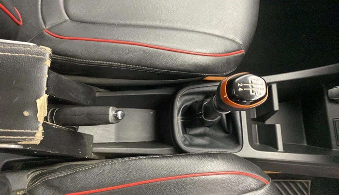 2019 Renault Kwid CLIMBER 1.0 (O), Petrol, Manual, 68,402 km, Gear Lever