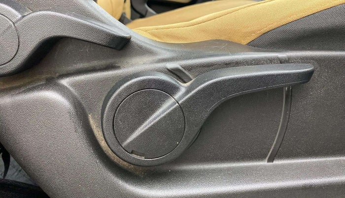 2018 Mahindra XUV500 W7 AT, Diesel, Automatic, 65,745 km, Driver Side Adjustment Panel
