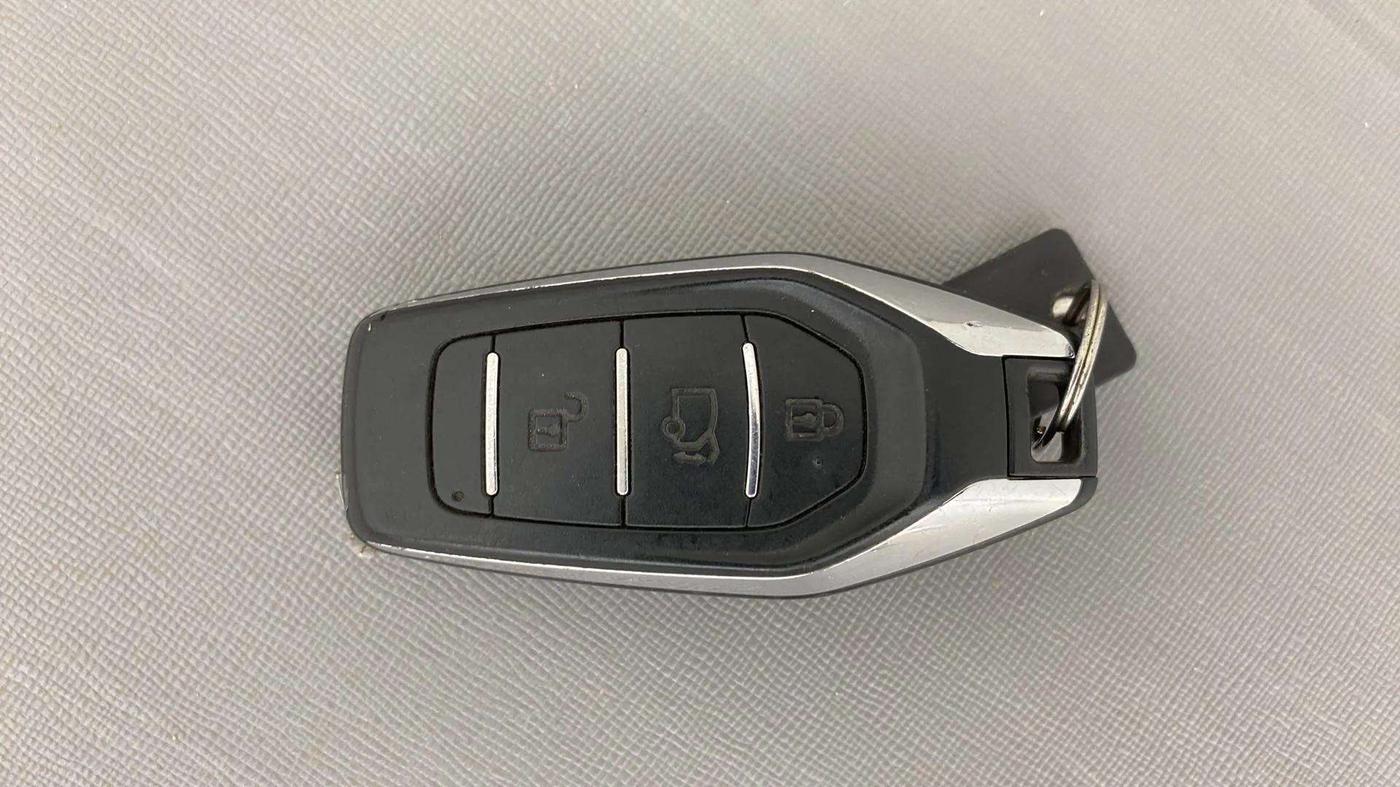 2018 Mahindra XUV500 W7 AT, Diesel, Automatic, 65,745 km, Key Close Up