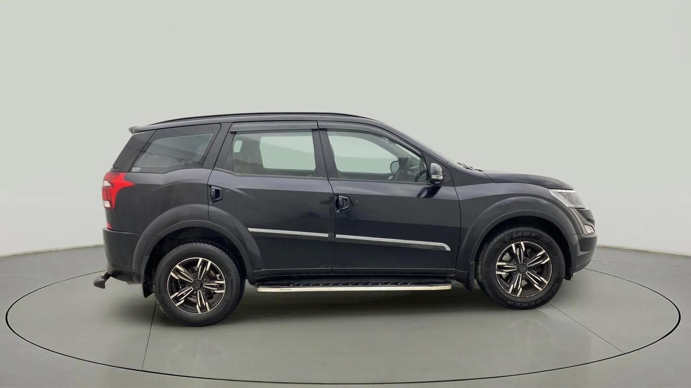 2018 Mahindra XUV500 W7 AT, Diesel, Automatic, 65,745 km, Right Side View