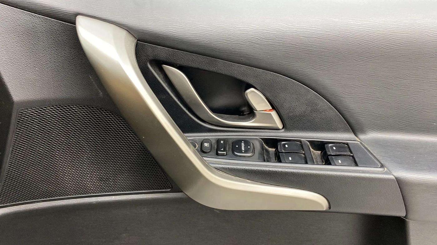 2018 Mahindra XUV500 W7 AT, Diesel, Automatic, 65,745 km, Driver Side Door Panels Control