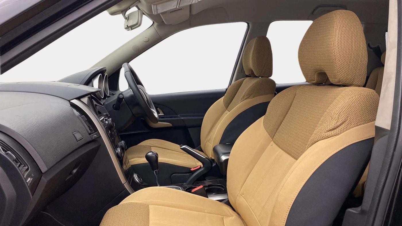 2018 Mahindra XUV500 W7 AT, Diesel, Automatic, 65,745 km, Right Side Front Door Cabin