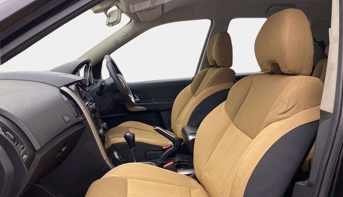 2018 Mahindra XUV500 W7 AT, Diesel, Automatic, 65,745 km, Right Side Front Door Cabin