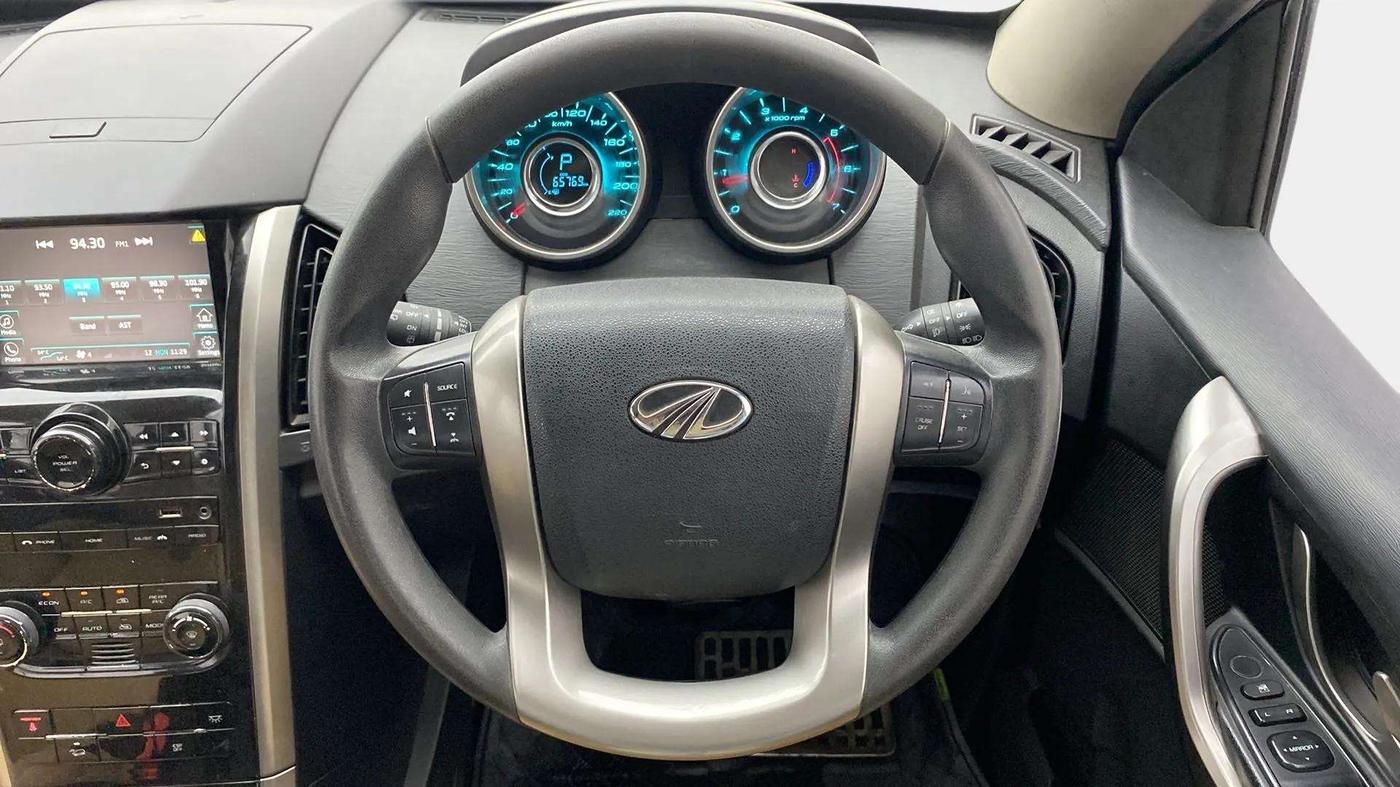2018 Mahindra XUV500 W7 AT, Diesel, Automatic, 65,745 km, Steering Wheel Close Up