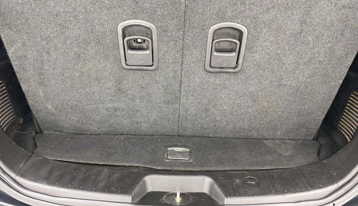 2018 Mahindra XUV500 W7 AT, Diesel, Automatic, 65,745 km, Boot Inside