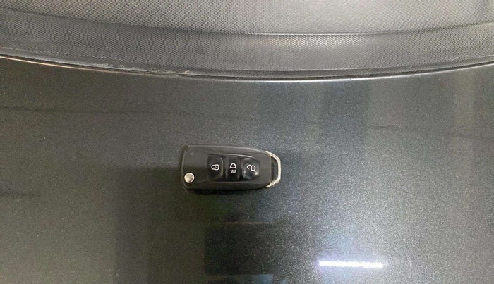 2023 Tata Tiago XT PETROL, Petrol, Manual, 30,909 km, Key Close Up