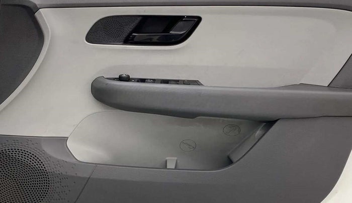 2021 Tata ALTROZ XM PLUS PETROL, Petrol, Manual, 23,745 km, Driver Side Door Panels Control