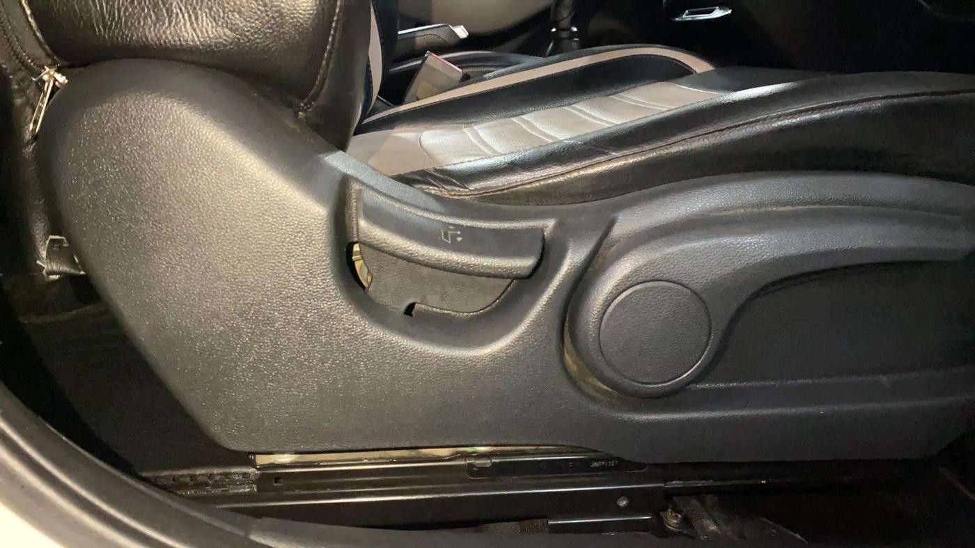 2018 Hyundai Elite i20 ASTA 1.2, Petrol, Manual, 68,538 km, Driver Side Adjustment Panel