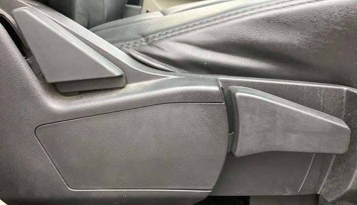 2023 Renault TRIBER RXZ AMT DUAL TONE, Petrol, Automatic, 8,087 km, Driver Side Adjustment Panel