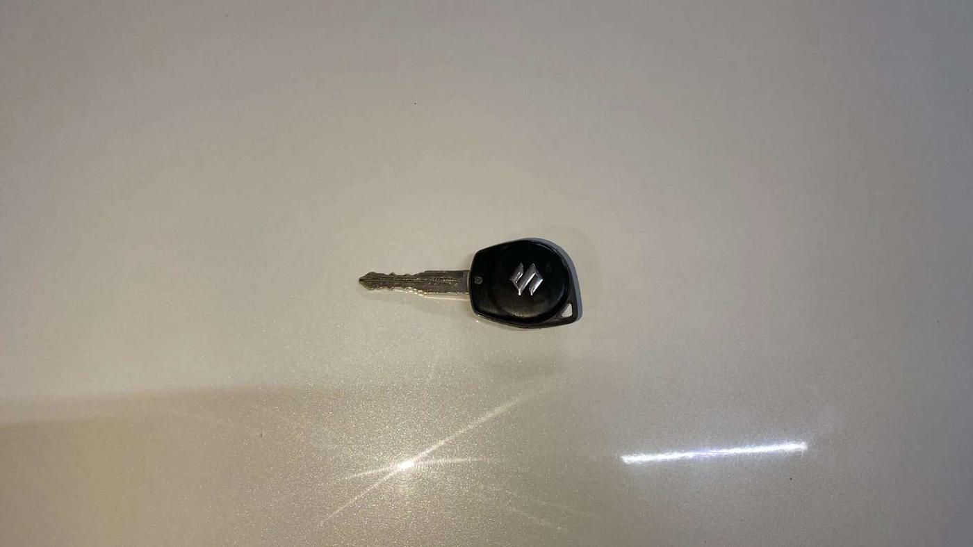 2022 Maruti Swift VXI, Petrol, Manual, 28,940 km, Key Close Up