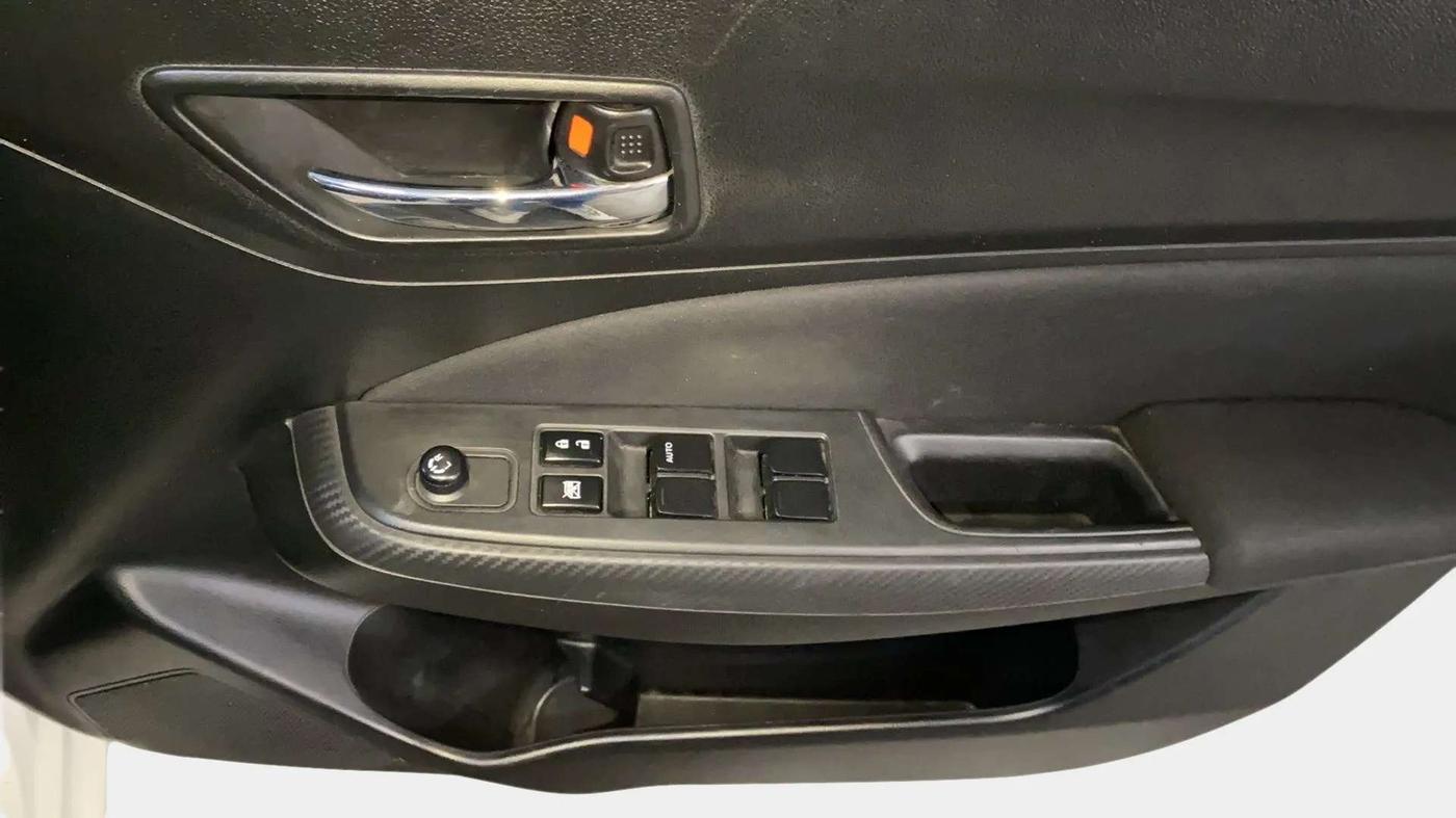 2022 Maruti Swift VXI, Petrol, Manual, 28,940 km, Driver Side Door Panels Control