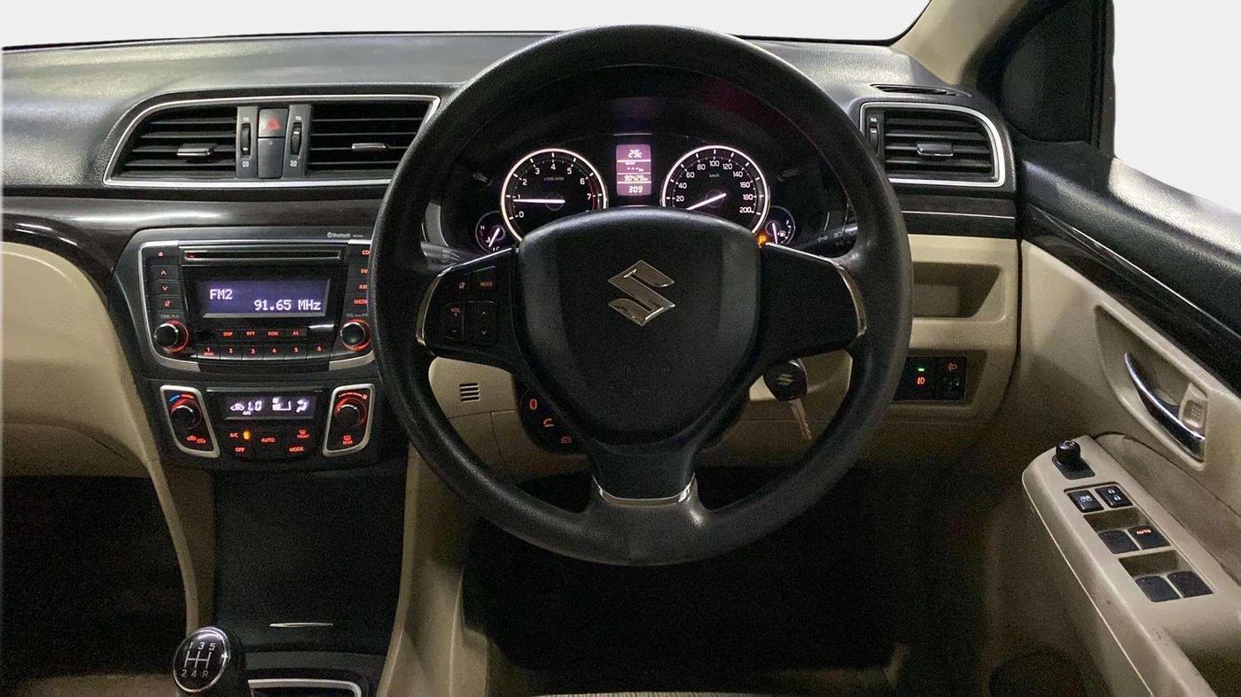 2016 Maruti Ciaz VXI+, Petrol, Manual, 91,034 km, Steering Wheel Close Up