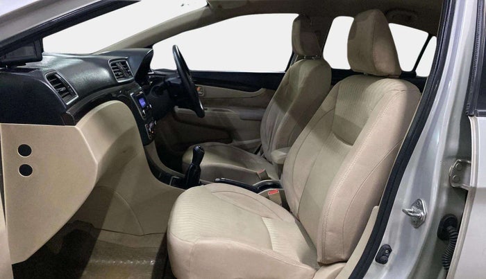 2016 Maruti Ciaz VXI+, Petrol, Manual, 90,753 km, Right Side Front Door Cabin