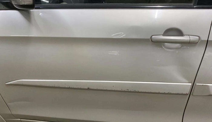 2016 Maruti Ciaz VXI+, Petrol, Manual, 90,753 km, Front passenger door - Slightly dented