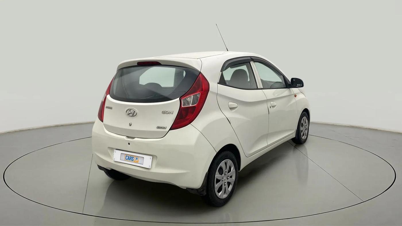2016 Hyundai Eon SPORTZ, Petrol, Manual, 37,892 km, Right Back Diagonal