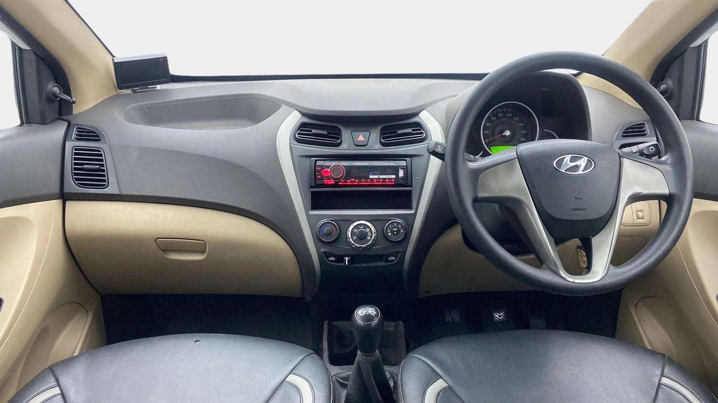 2016 Hyundai Eon SPORTZ, Petrol, Manual, 37,892 km, Dashboard