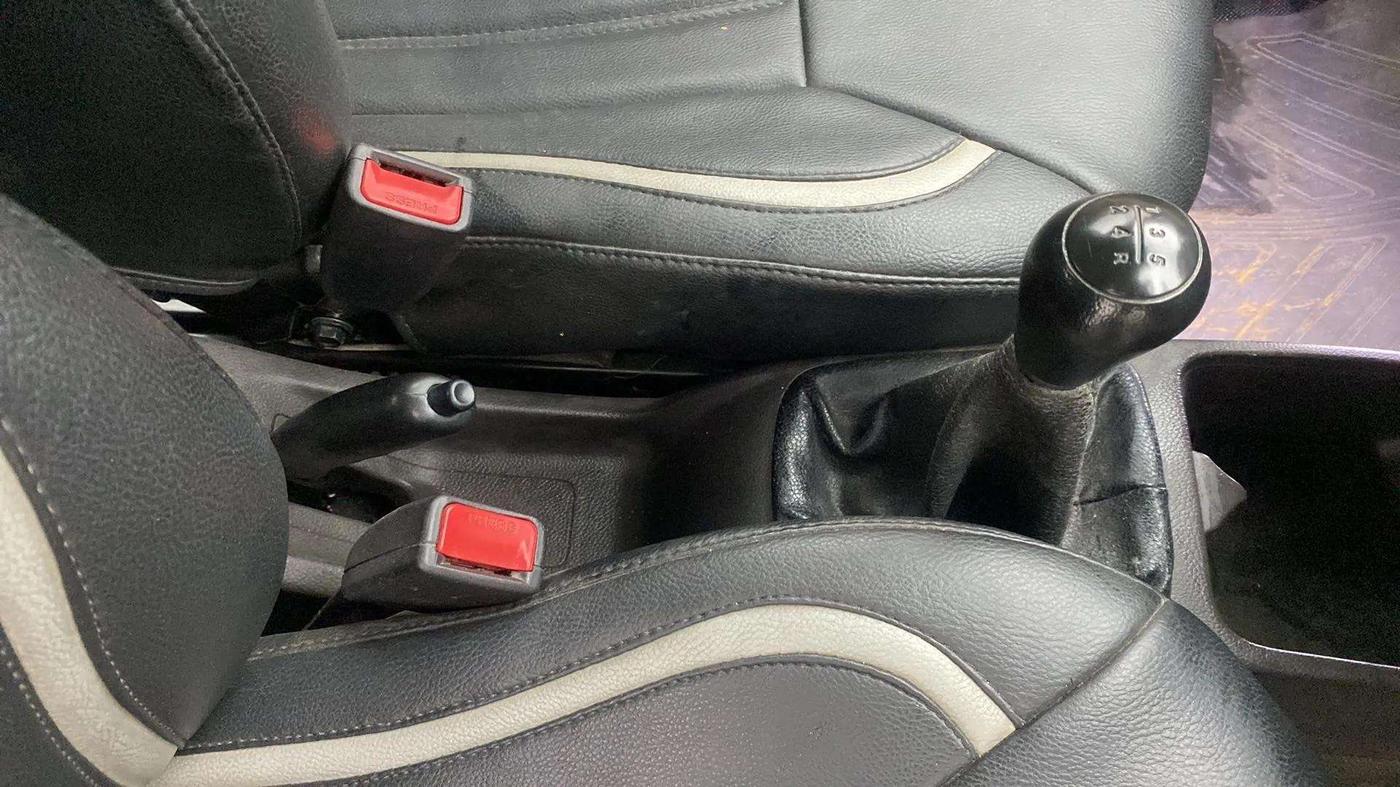 2016 Hyundai Eon SPORTZ, Petrol, Manual, 37,892 km, Gear Lever