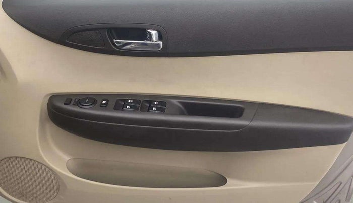 2014 Hyundai i20 ASTA 1.2, Petrol, Manual, 36,228 km, Driver Side Door Panels Control