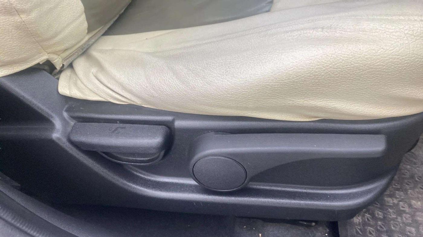 2014 Hyundai i20 ASTA 1.2, Petrol, Manual, 36,228 km, Driver Side Adjustment Panel