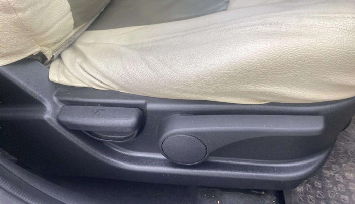 2014 Hyundai i20 ASTA 1.2, Petrol, Manual, 36,228 km, Driver Side Adjustment Panel