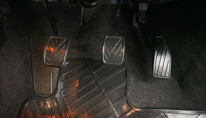 2017 Maruti Baleno ALPHA PETROL 1.2, Petrol, Manual, 19,154 km, Pedals