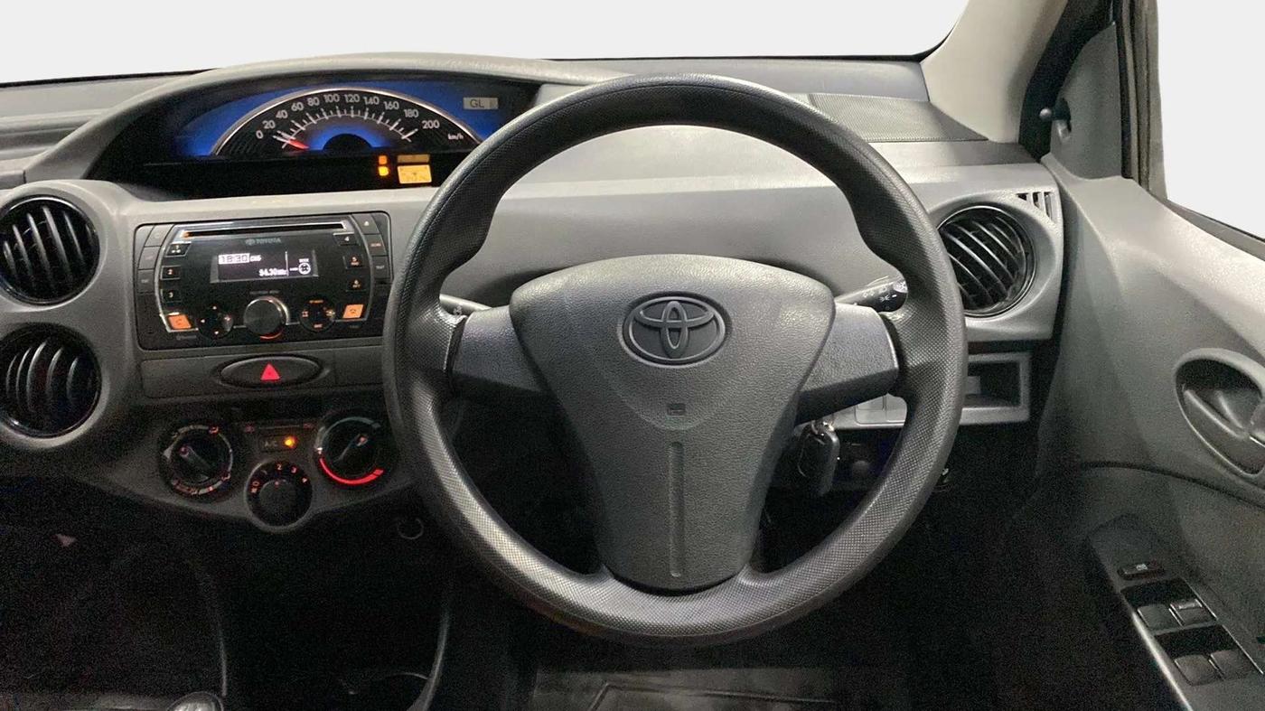 2013 Toyota Etios Liva G, Petrol, Manual, 34,312 km, Steering Wheel Close Up