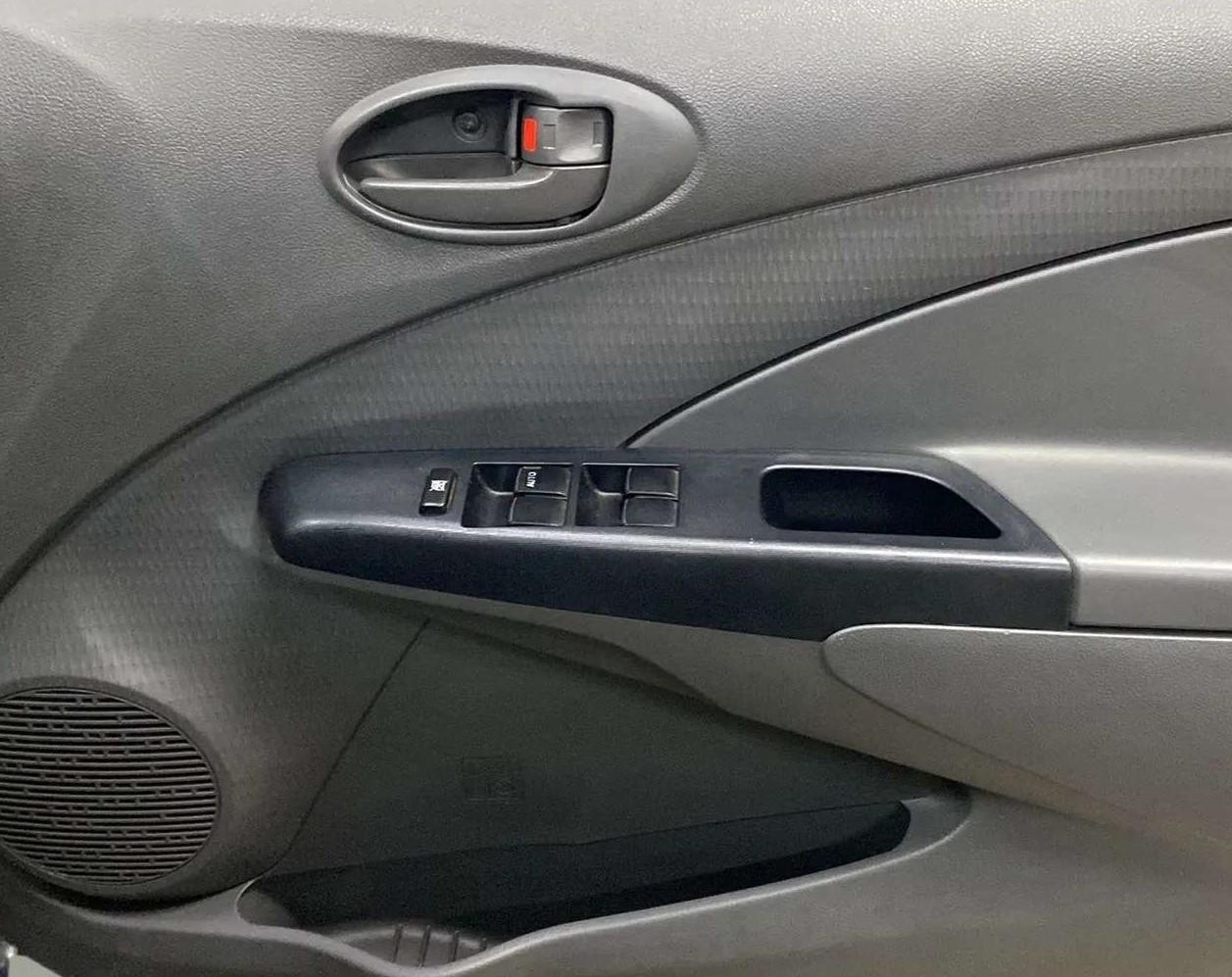 2013 Toyota Etios Liva G, Petrol, Manual, 34,312 km, Driver Side Door Panels Control