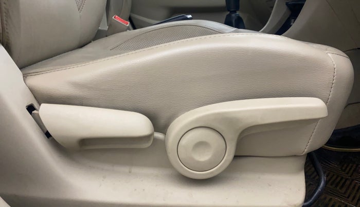 2017 Maruti Ciaz ZXI+, Petrol, Manual, 75,373 km, Driver Side Adjustment Panel