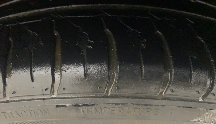 2017 Maruti Ciaz ZXI+, Petrol, Manual, 75,373 km, Right Front Tyre Tread