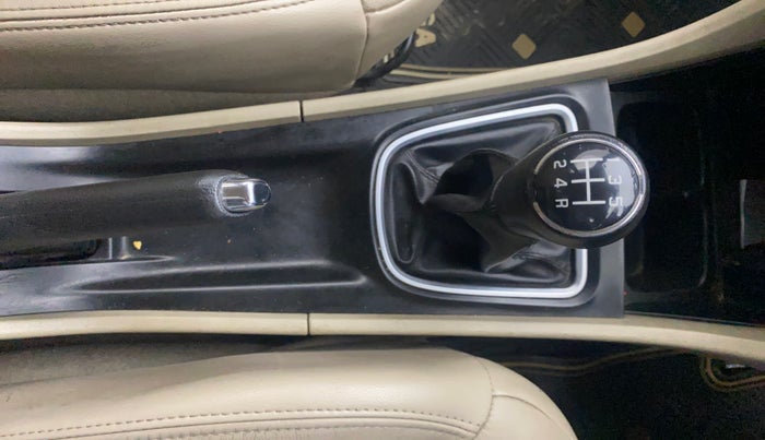 2017 Maruti Ciaz ZXI+, Petrol, Manual, 75,373 km, Gear Lever