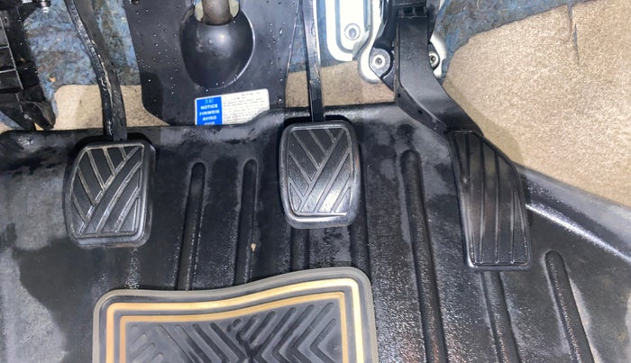 2017 Maruti Ciaz ZXI+, Petrol, Manual, 75,373 km, Pedals