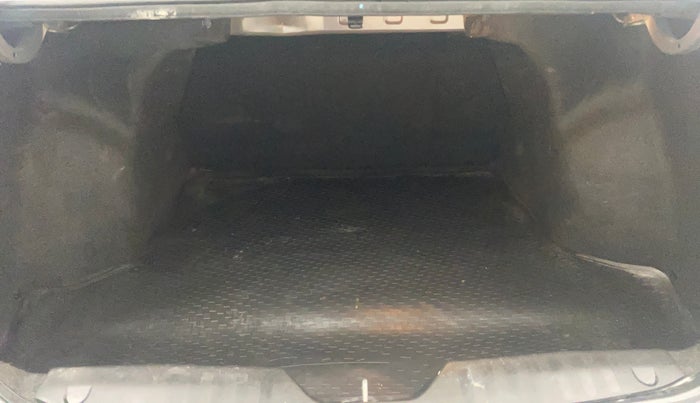 2017 Maruti Ciaz ZXI+, Petrol, Manual, 75,373 km, Boot Inside