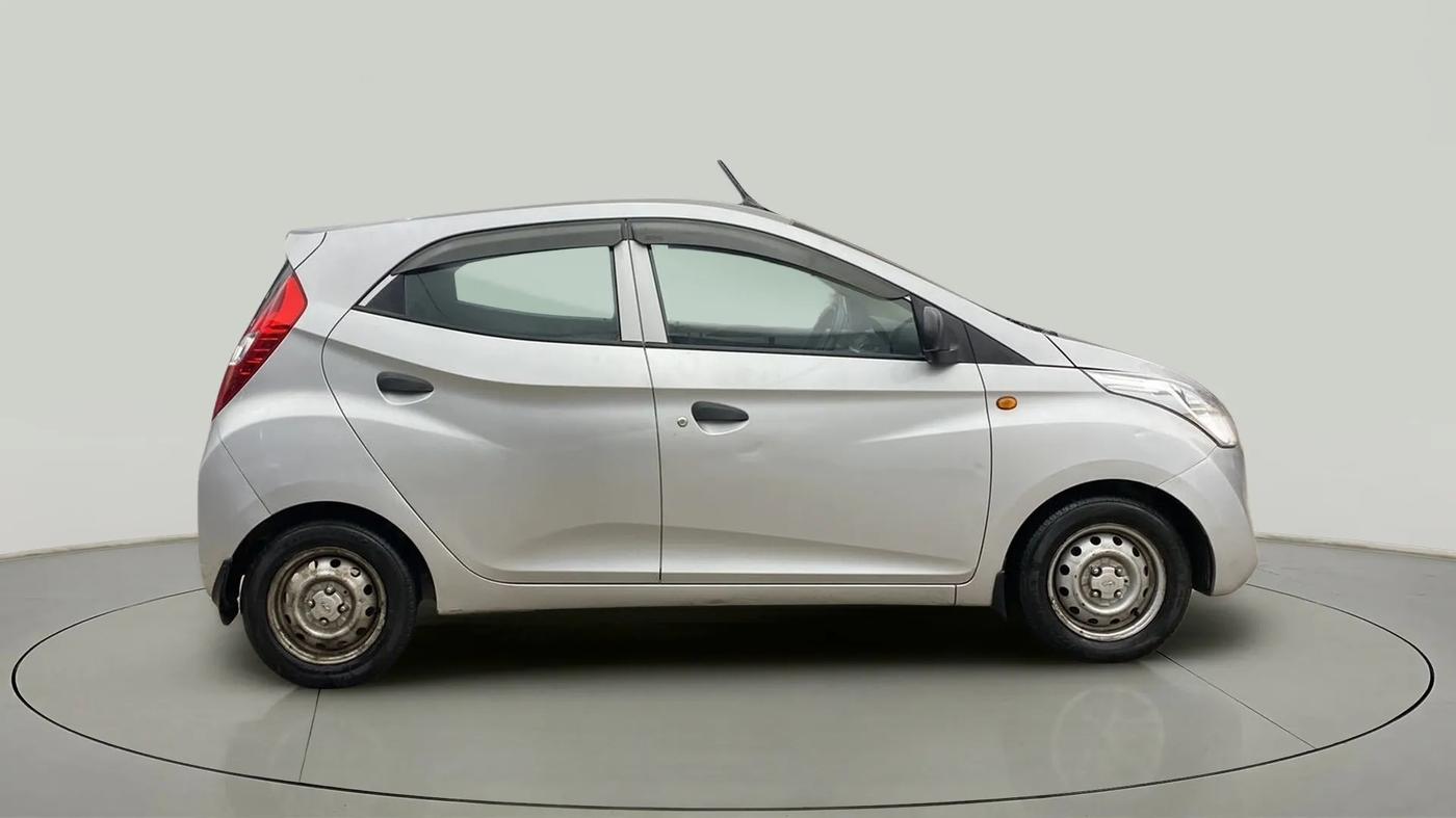 2017 Hyundai Eon ERA +, Petrol, Manual, 1,03,172 km, Right Side View