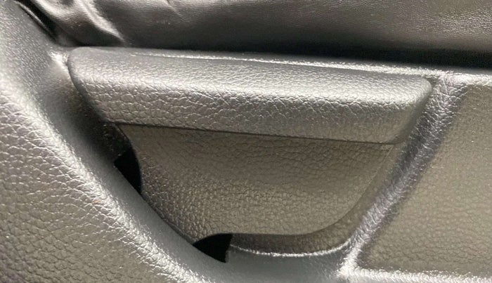 2017 Hyundai Eon ERA +, Petrol, Manual, 1,03,172 km, Driver Side Adjustment Panel