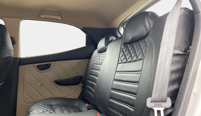 2017 Hyundai Eon ERA +, Petrol, Manual, 1,03,172 km, Right Side Rear Door Cabin