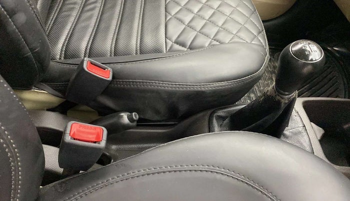 2017 Hyundai Eon ERA +, Petrol, Manual, 1,03,172 km, Gear Lever