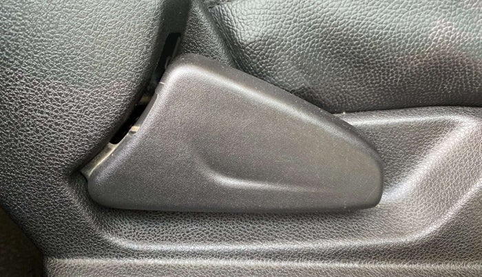 2018 Renault Kwid RXT 0.8, Petrol, Manual, 47,421 km, Driver Side Adjustment Panel