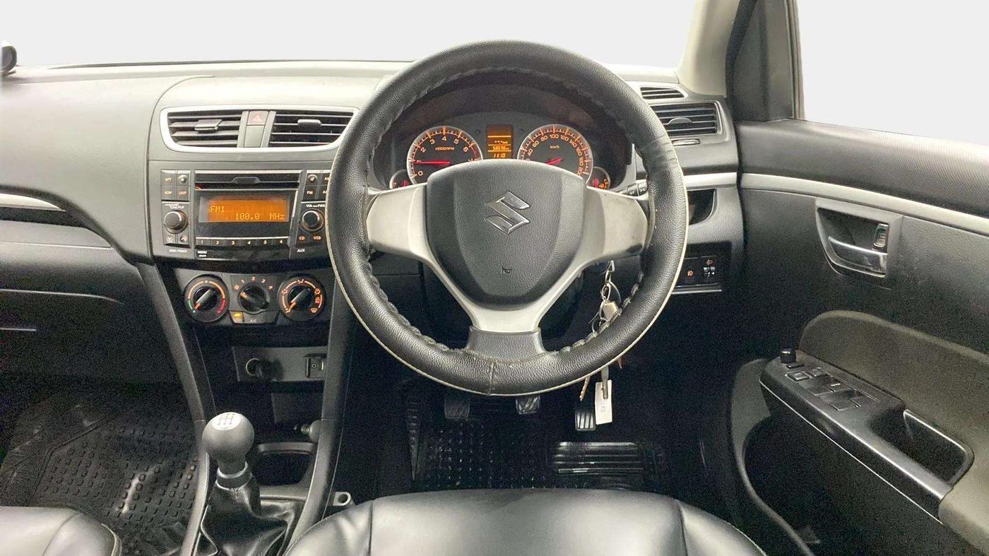 2015 Maruti Swift VXI, Petrol, Manual, 58,616 km, Steering Wheel Close Up