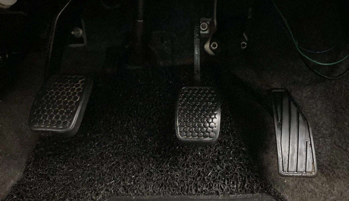 2018 Maruti Alto 800 LXI, CNG, Manual, 68,469 km, Pedals