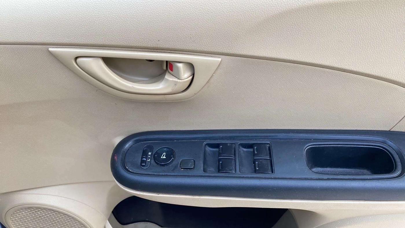 2018 Honda Brio S(O) MT, Petrol, Manual, 83,383 km, Driver Side Door Panels Control