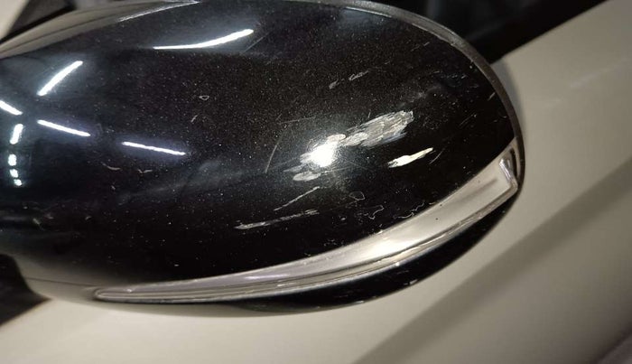 2021 Maruti XL6 ZETA MT, Petrol, Manual, 54,400 km, Left rear-view mirror - Indicator light has minor damage