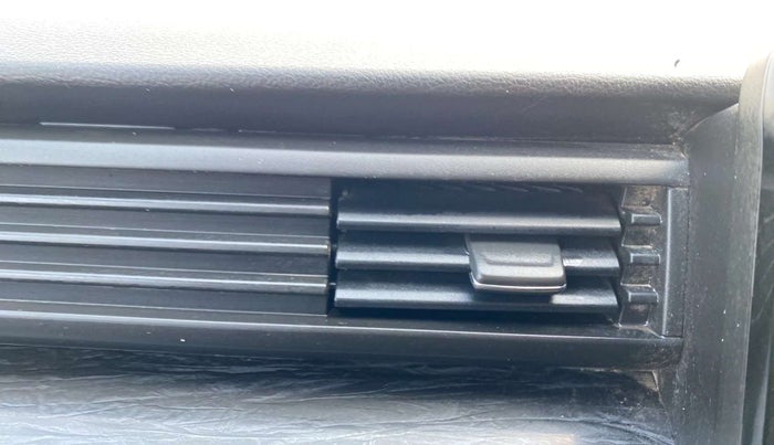 2021 Maruti XL6 ZETA MT, Petrol, Manual, 54,400 km, AC Unit - Front vent has minor damage