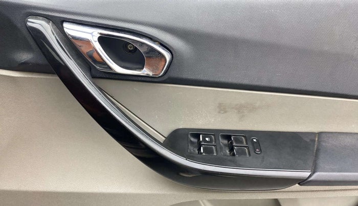 2019 Tata Tiago XZ PETROL, Petrol, Manual, 71,522 km, Driver Side Door Panels Control