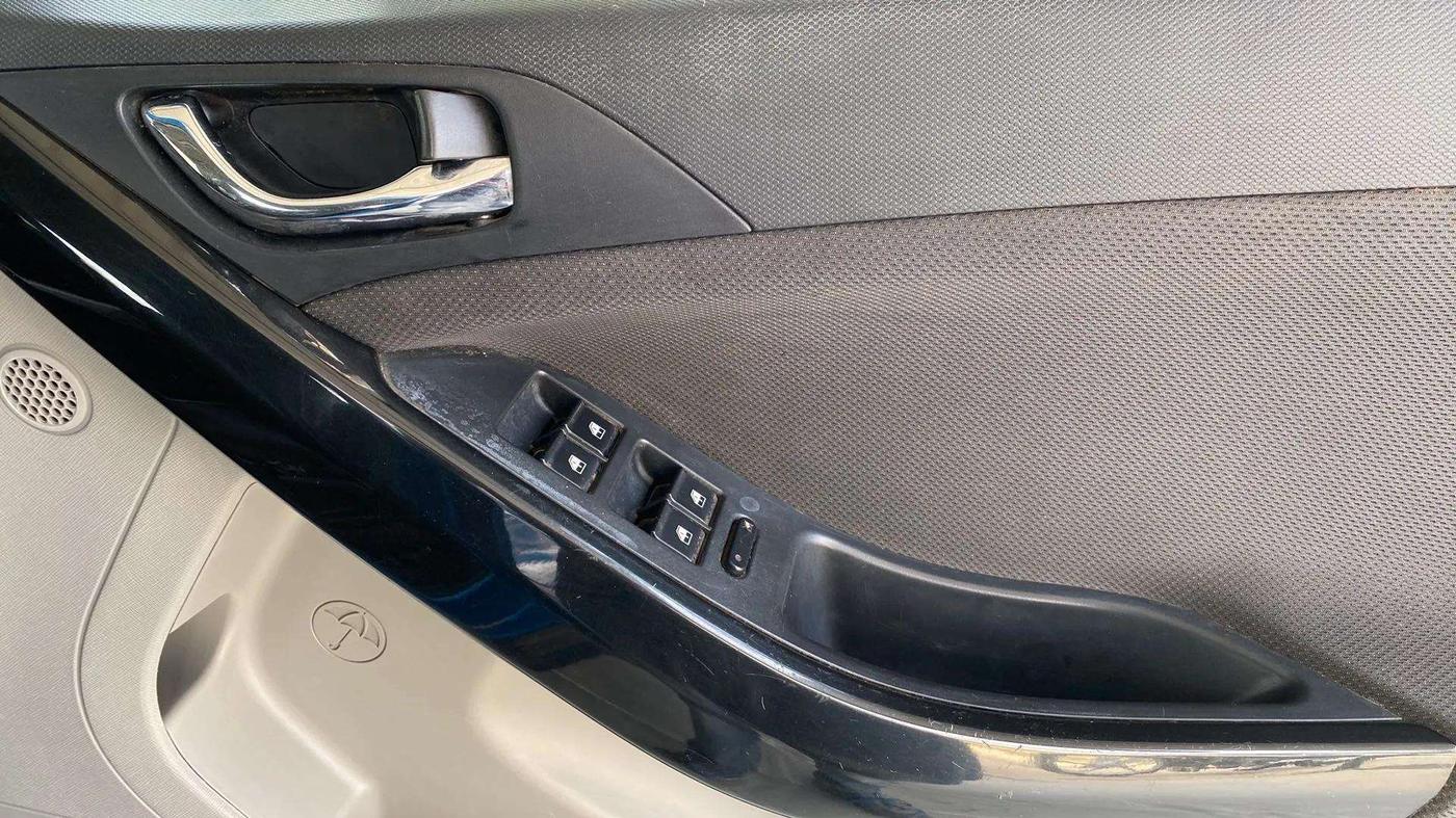 2018 Tata NEXON XZ DIESEL, Diesel, Manual, 1,00,312 km, Driver Side Door Panels Control