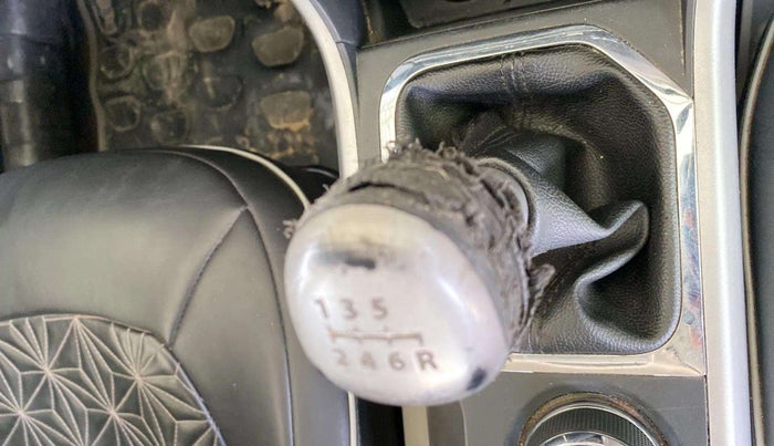 2018 Tata NEXON XZ DIESEL, Diesel, Manual, 1,00,312 km, Gear lever - Knob cover torn