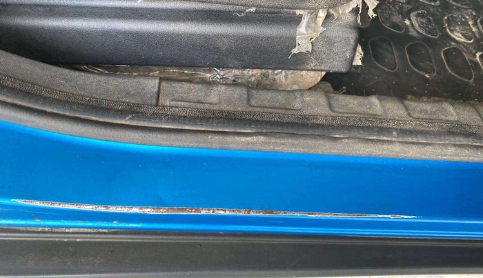 2018 Tata NEXON XZ DIESEL, Diesel, Manual, 1,00,312 km, Right running board - Minor scratches