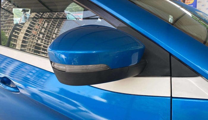 2018 Tata NEXON XZ DIESEL, Diesel, Manual, 1,00,312 km, Right rear-view mirror - Indicator light has minor damage