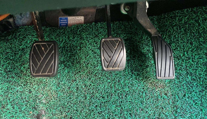 2017 Maruti Swift VXI, Petrol, Manual, 37,240 km, Pedals